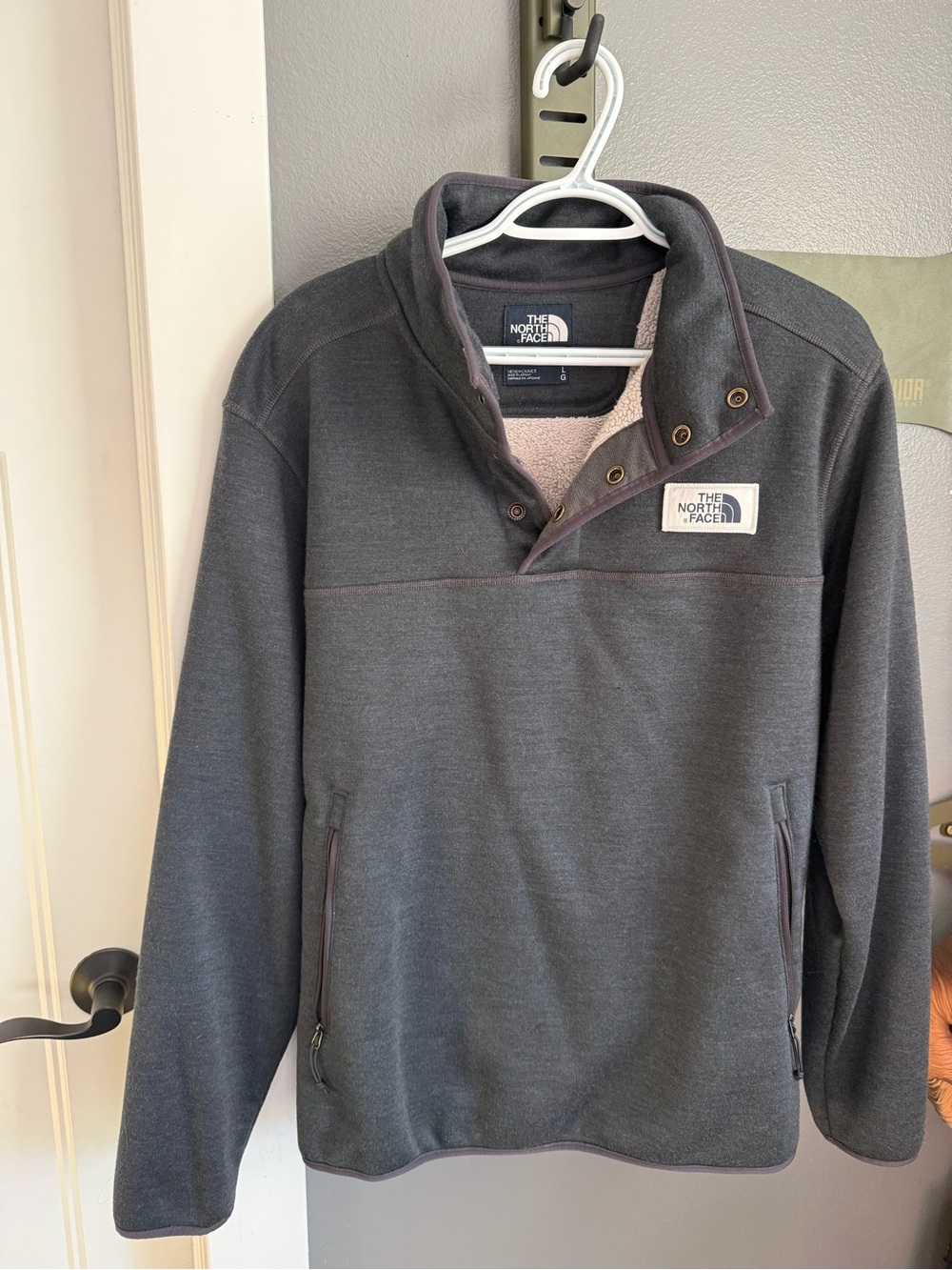 The North Face Men’s Charcoal Gray Half-Snap Fleece Pullover